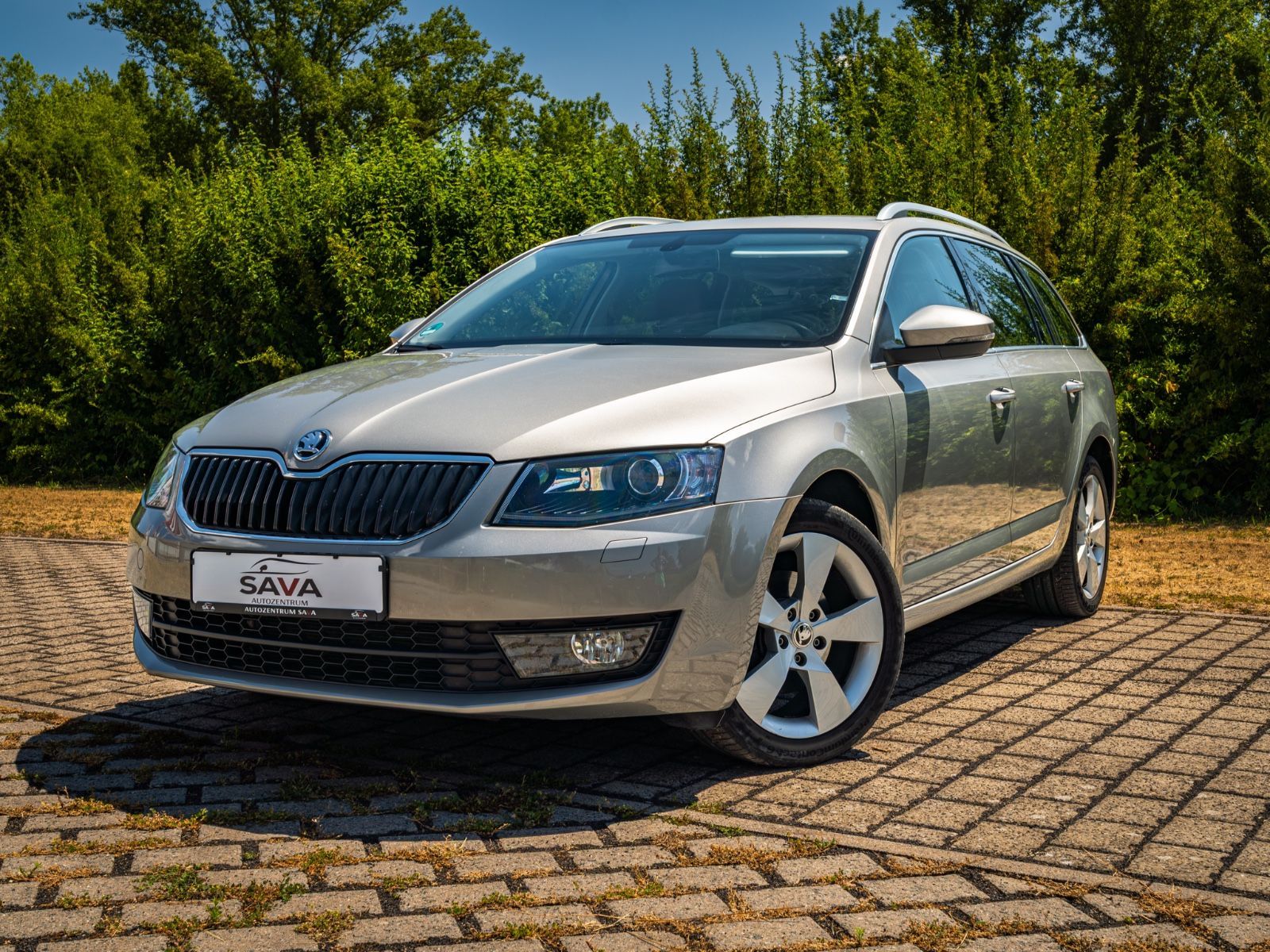 Škoda Octavia Combi Elegance*TÜVneu*2.Hand*AHK bei Autozentrum Sava in Oestrich-Winkel