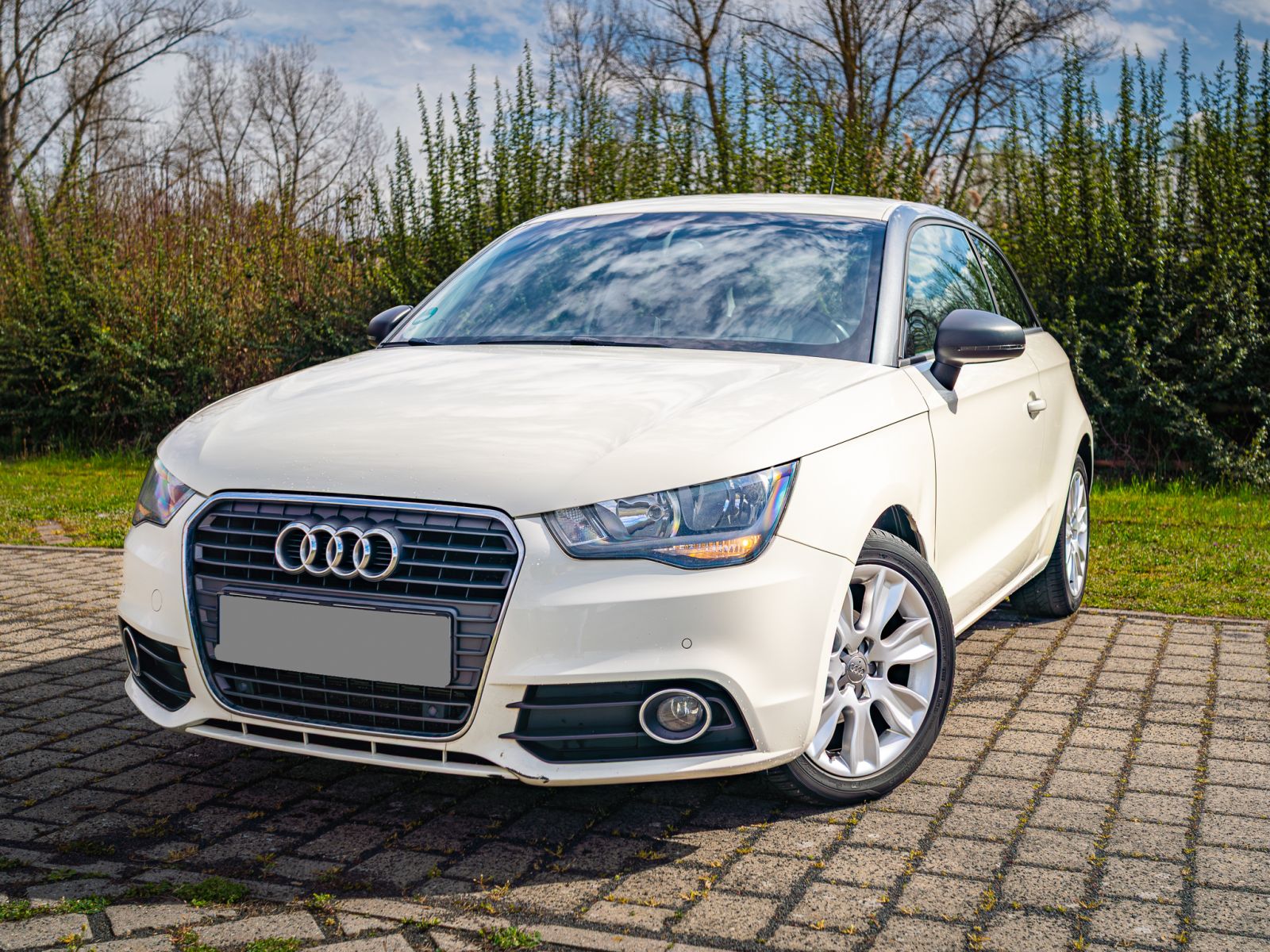 Audi A1 2.0 TFSI bei Autozentrum Sava in Oestrich-Winkel