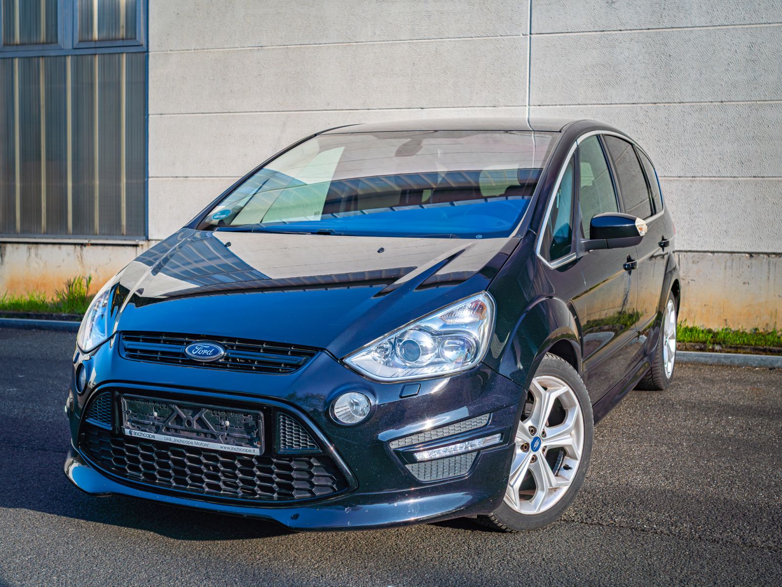 Ford S-Max Titanium S bei Autozentrum Sava in Oestrich-Winkel