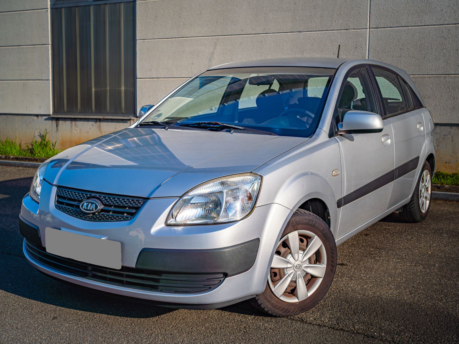 Kia Rio bei Autozentrum Sava in Oestrich-Winkel