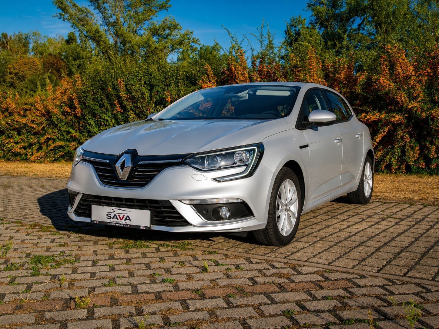 Renault Megane IV Lim. 5-trg. BOSE-Edition bei Autozentrum Sava in Oestrich-Winkel