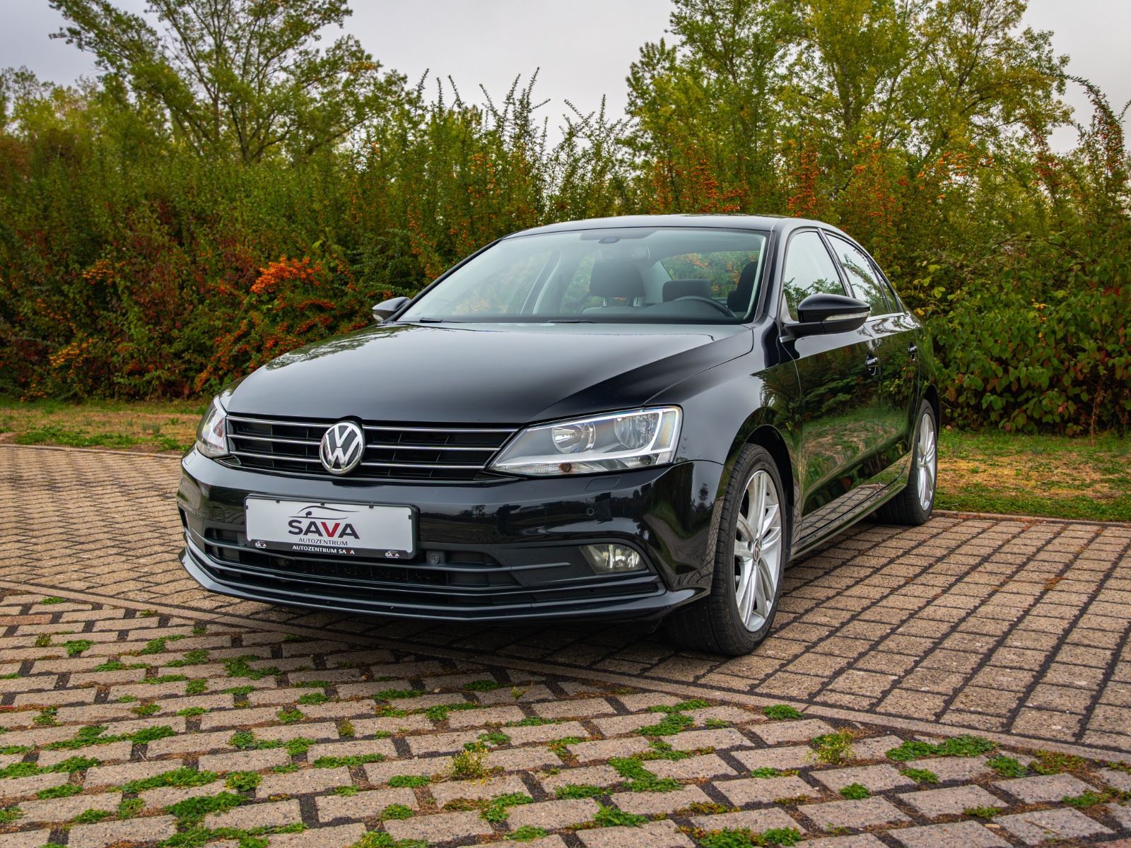 Volkswagen Jetta VI Basis BMT/ PDC/ Start-Stop/ Sitzheizung bei Autozentrum Sava in Oestrich-Winkel